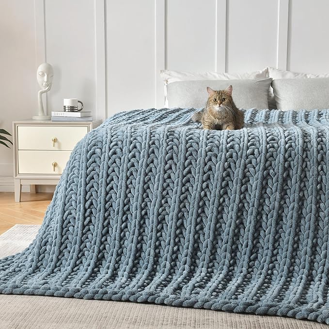 Maetoow Handmade 15 lb Soft Knitted Weighted Blanket, 72 x 48 in Breathable Chunky Knit Gravity Blanket Throw, Home Decor for Sofa Couch Bed, Airy Blue