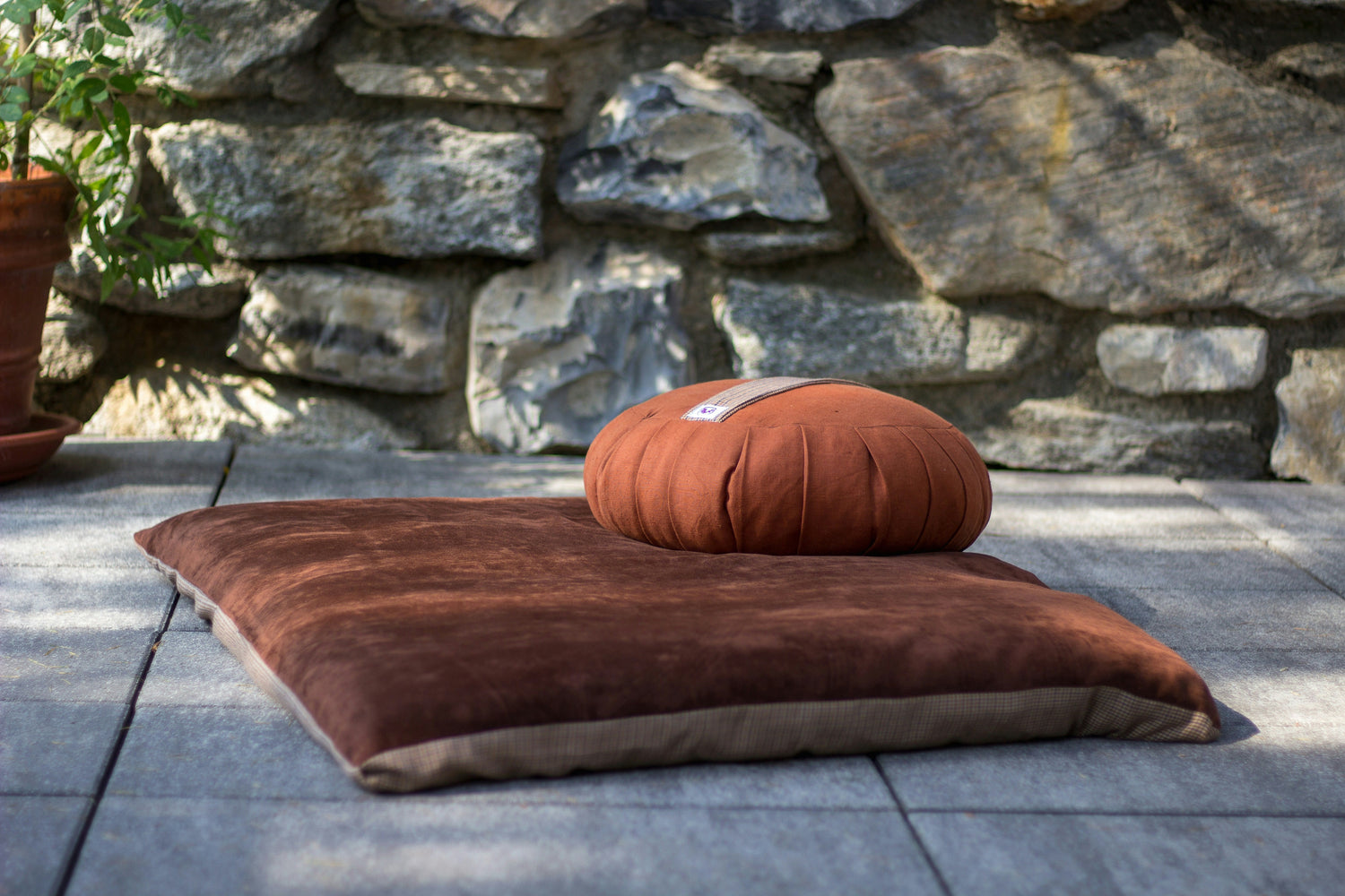 Zafu meditation cushion and zabuton mat set in earthy brown tones, perfect for yoga, mindfulness, and zen meditation practice — Murora Meditation Cushions & Mats