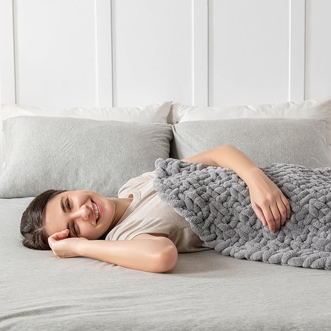 Maetoow Handmade 12 lb Soft Knitted Weighted Blanket, 48 x 72 Inch Breathable Chunky Knit Gravity Blanket Throw, Home Decor for Sofa Couch Bed, Light Grey