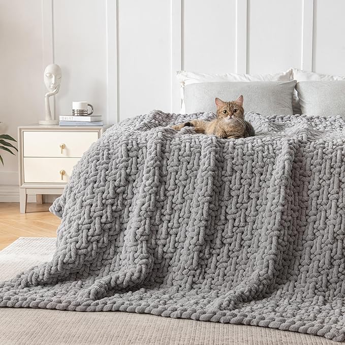 Maetoow Handmade 7 lb Soft Knitted Weighted Blanket, 40 x 60 in Breathable Chunky Knit Gravity Blanket Throw, Home Decor for Sofa Couch Bed, Light Grey
