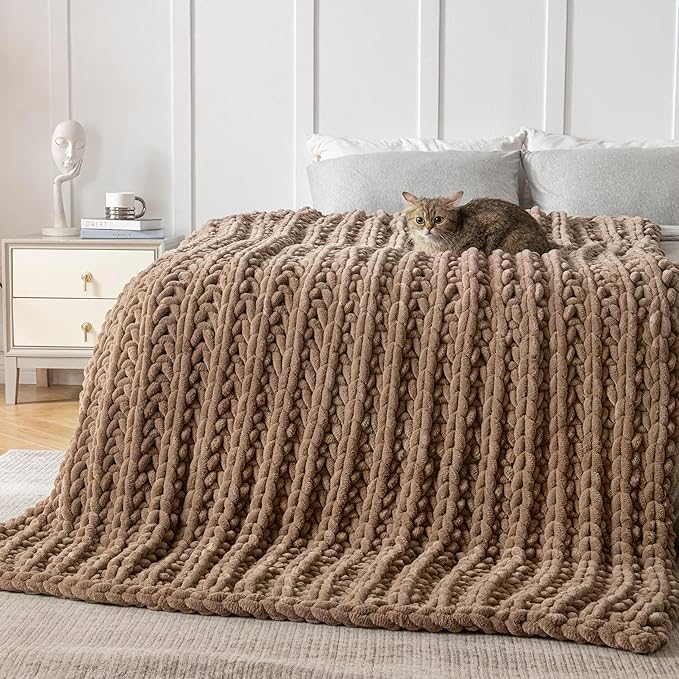 Maetoow Handmade 15 lb Soft Knitted Weighted Blanket, 48 x72 in Breathable Chunky Knit Gravity Blanket Throw, Home Decor for Sofa Couch Bed, Brown
